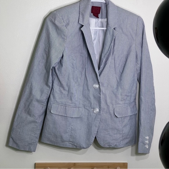 212 Collection blue & white Striped women’s Blazer size 6 no flaws - Picture 2 of 5
